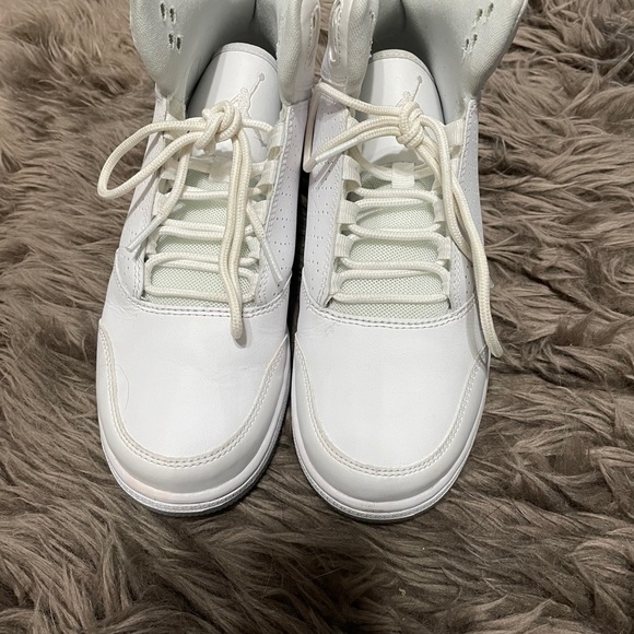 Women’s Jordan’s - Picture 2 of 3